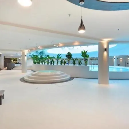 Апартаменты Hanza Tower White 24 Spa Jacussi & Pool & Sauna